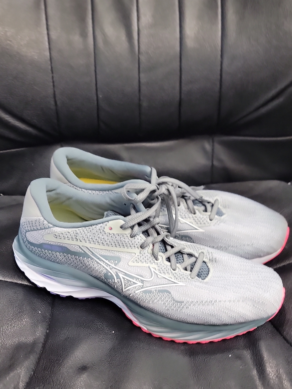 Mizuno Women's Light Gray Running Sneakers with Pink Outsole